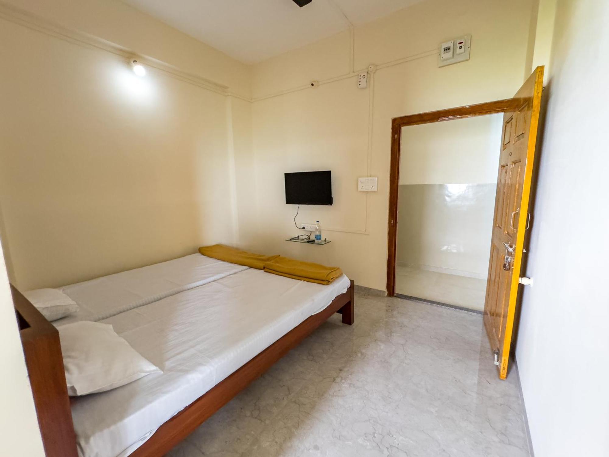Punekar Bhavan Akalkot Room photo