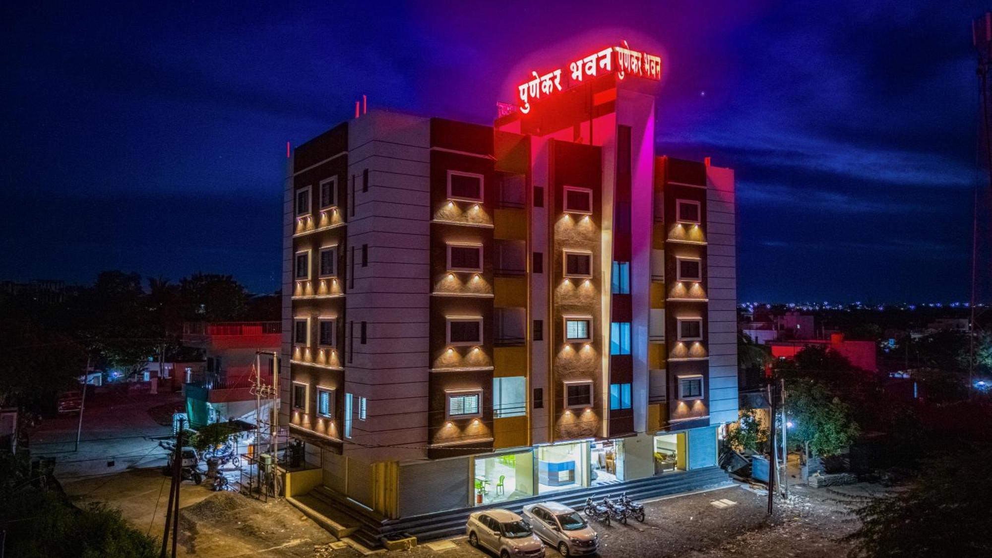 Punekar Bhavan Akalkot Exterior photo